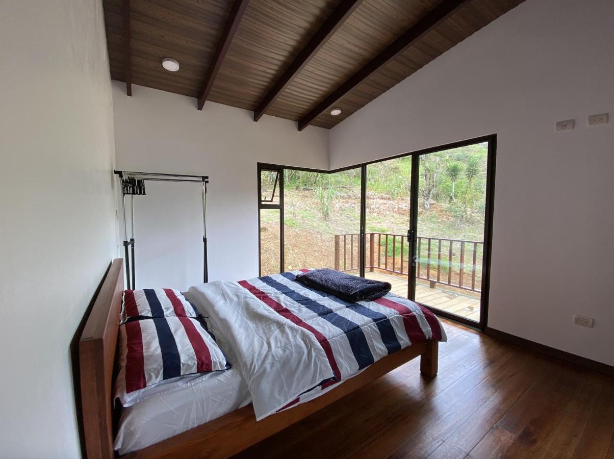 Arte De Plumas Birding Lodge Cartago Exterior photo